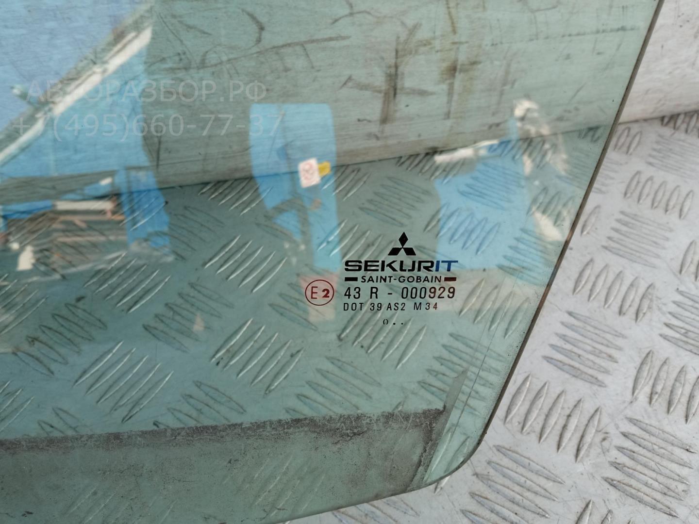Стекло двери передней левой