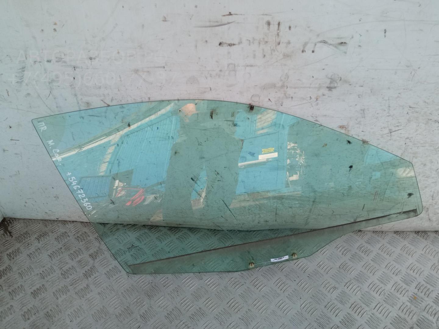 Стекло двери передней правой
