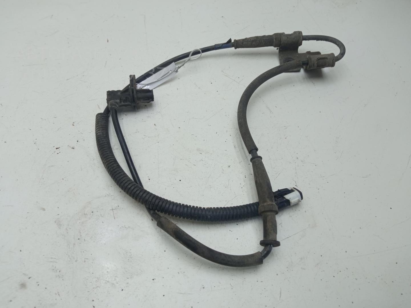 Датчик ABS передний