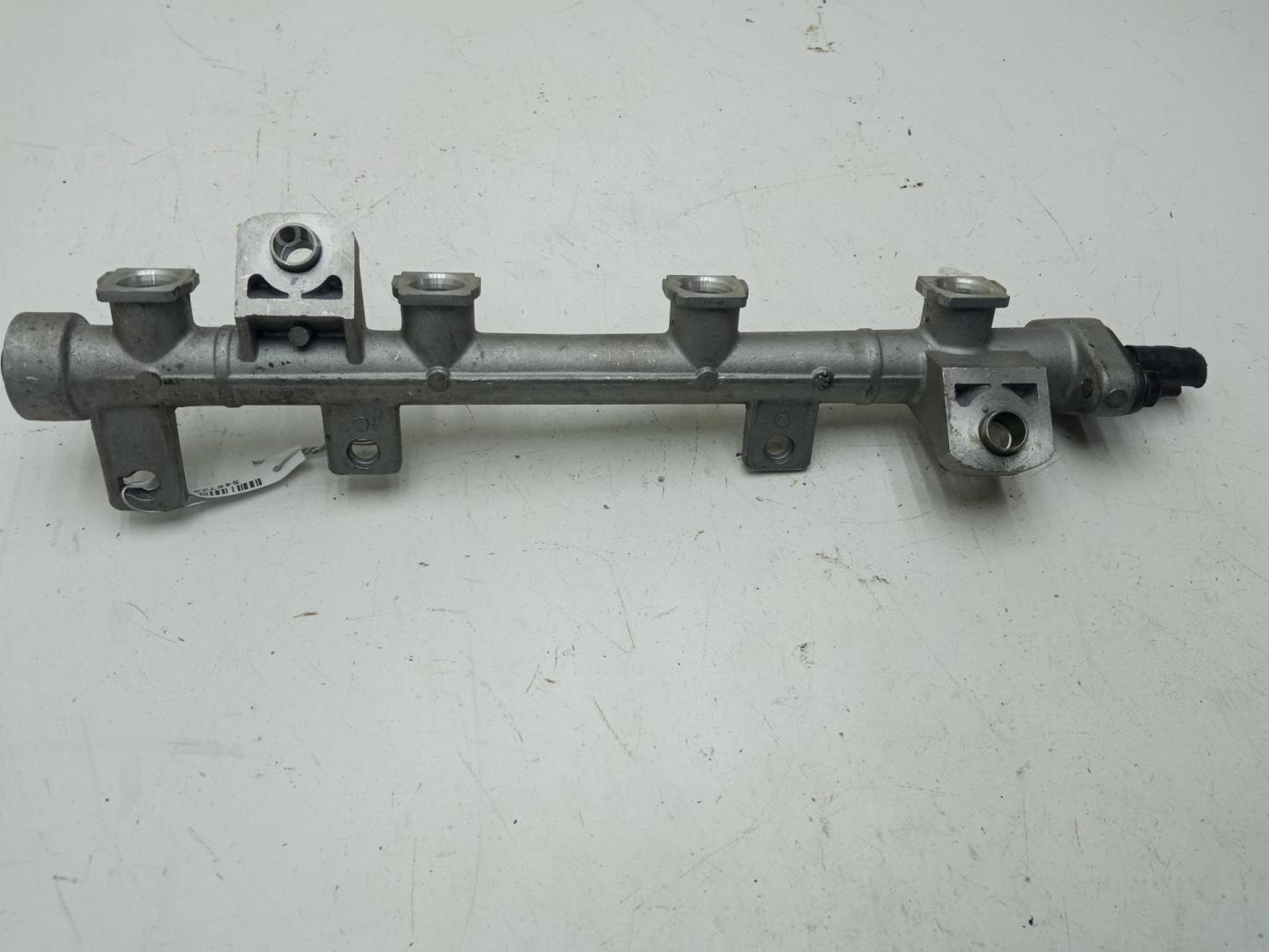 Рейка топливная (рампа)