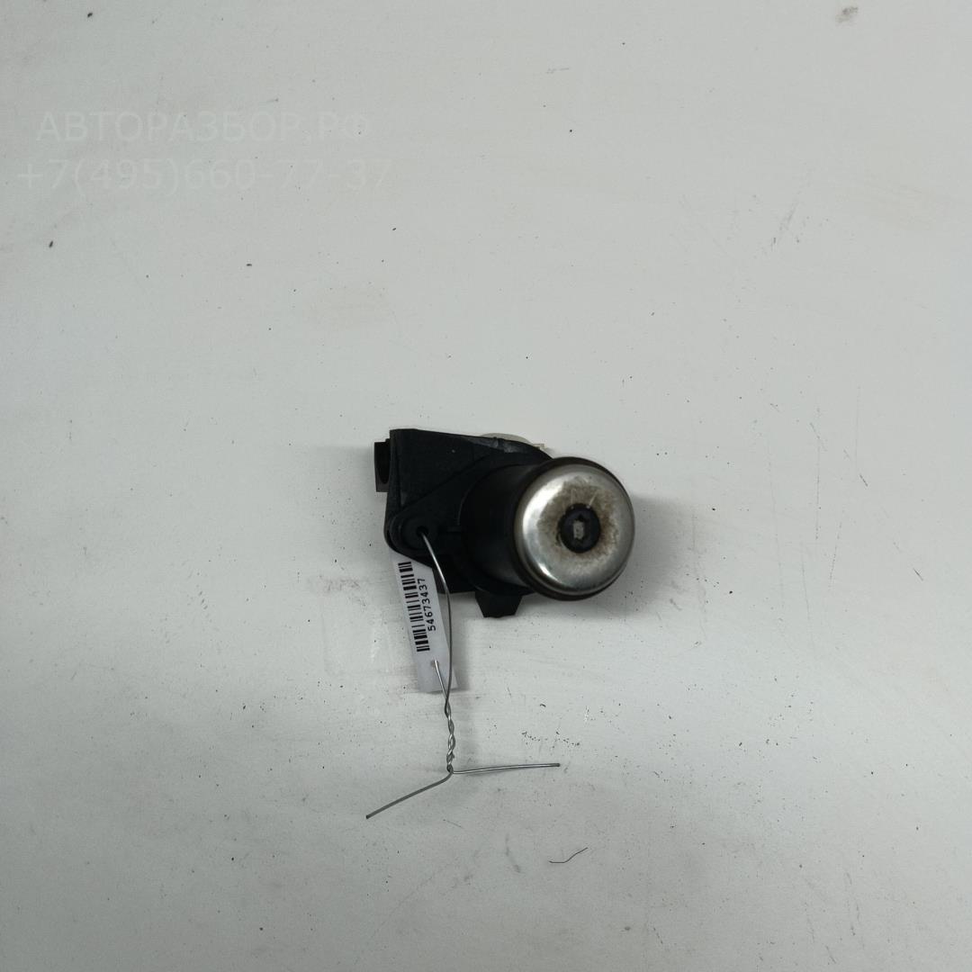 Вставка замка багажника