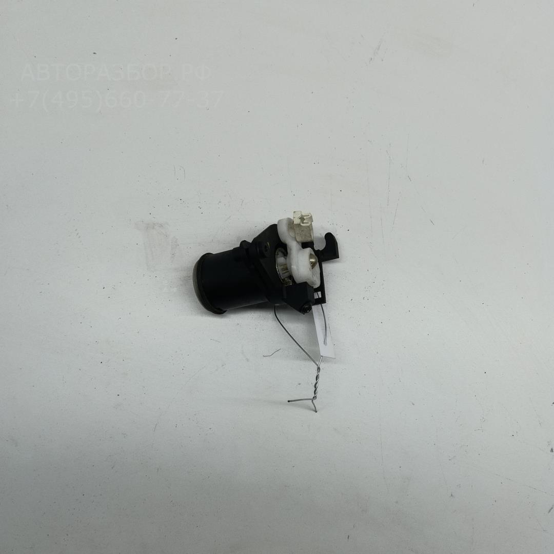 Вставка замка багажника