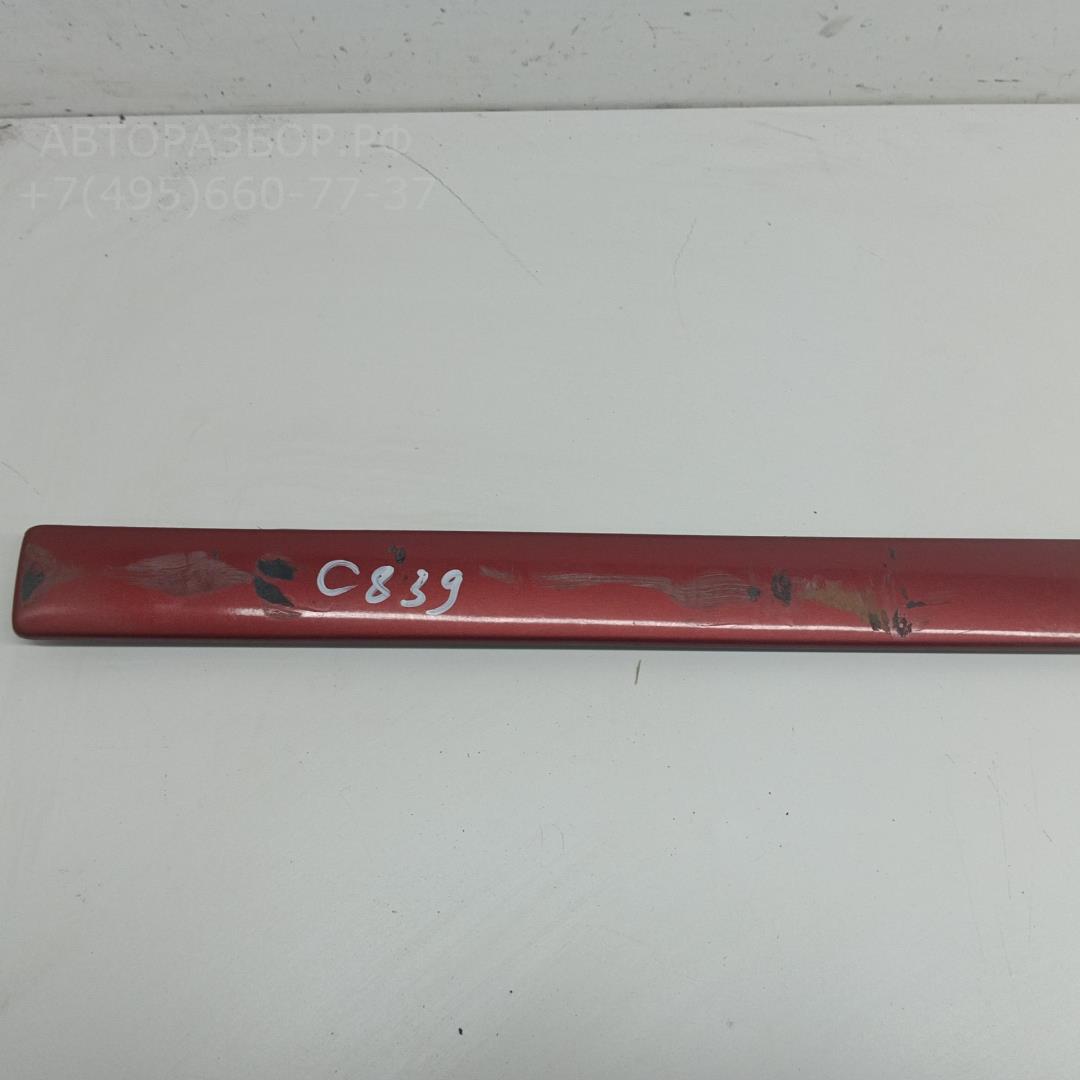 Накладка двери передней правой