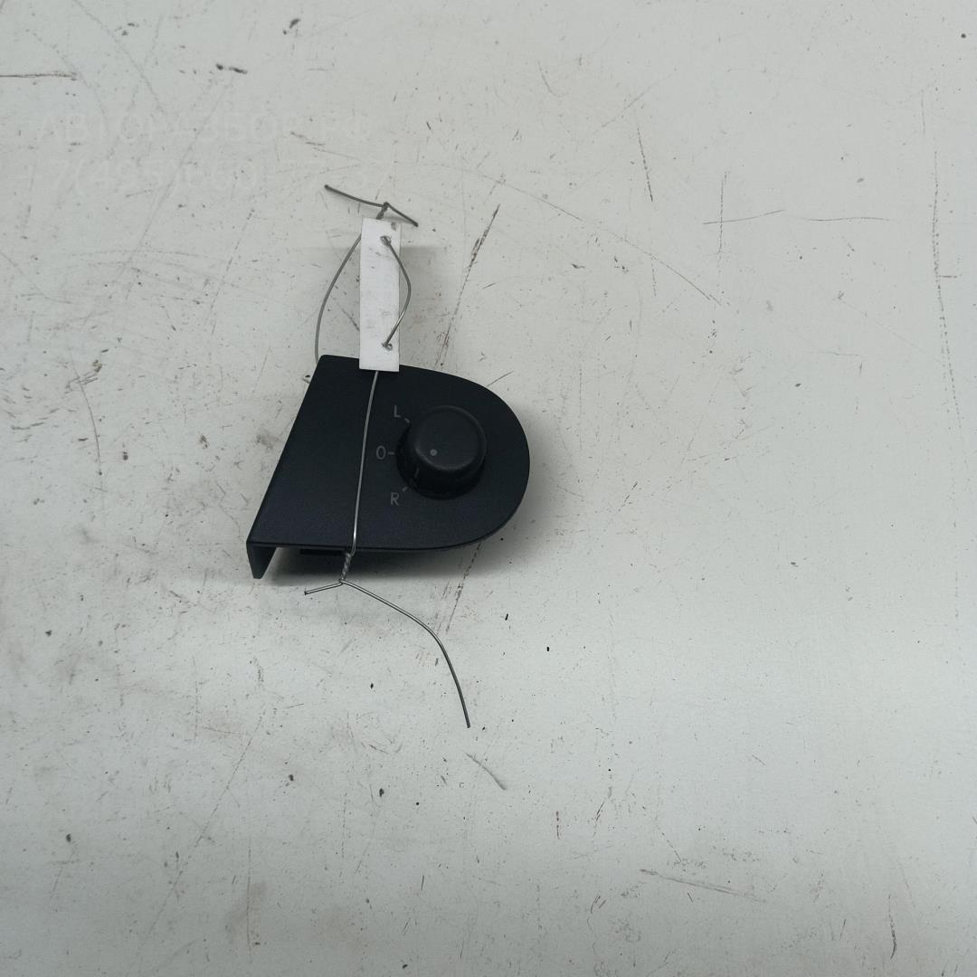 Кнопка регулировки зеркала