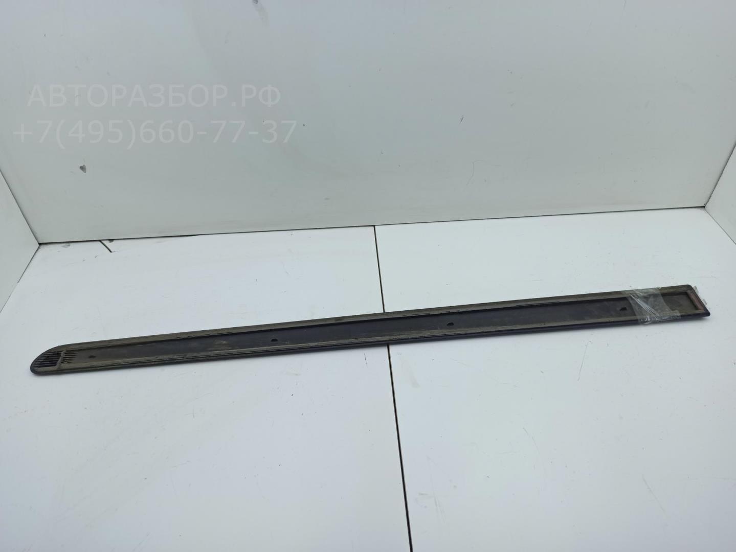 Накладка двери передней правой