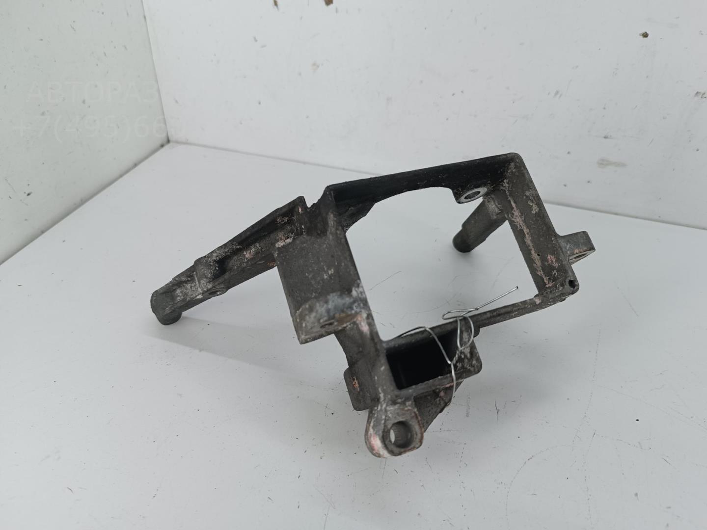 Кронштейн ГУР