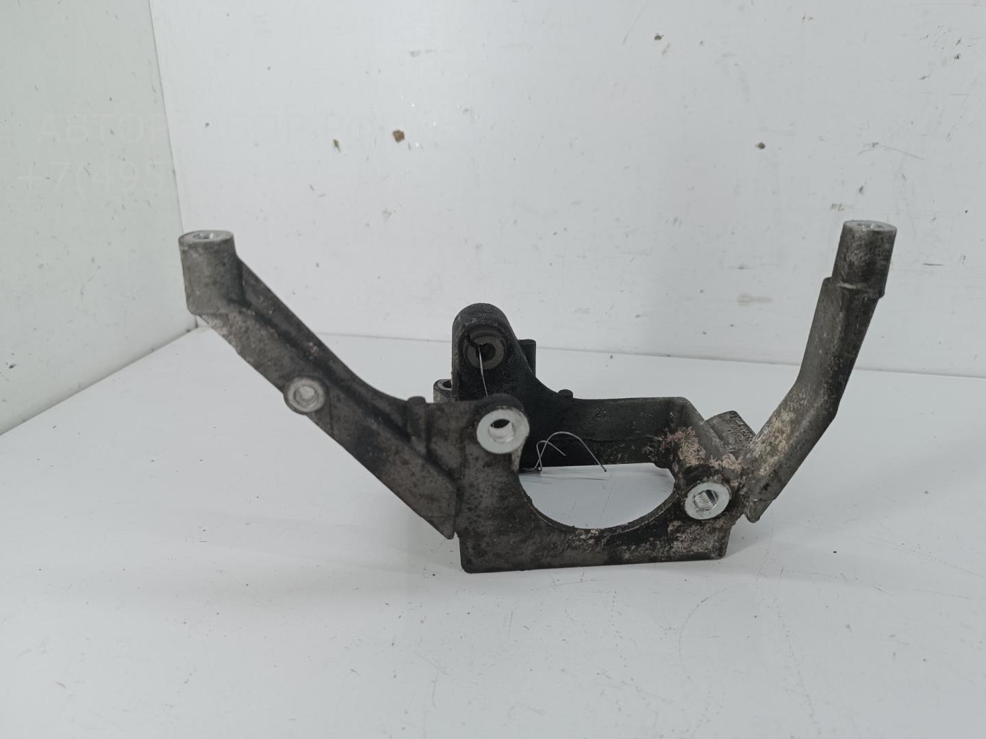 Кронштейн ГУР