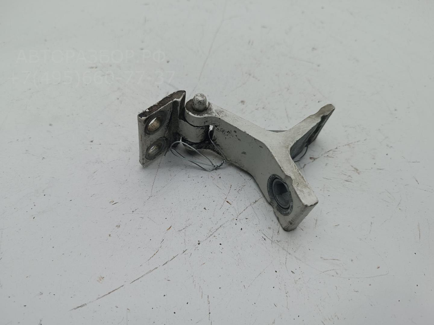 Петля двери