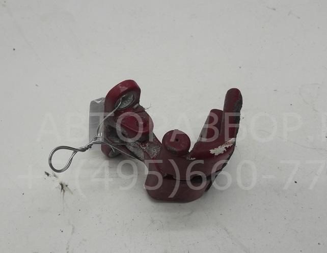 Петля крышки багажника