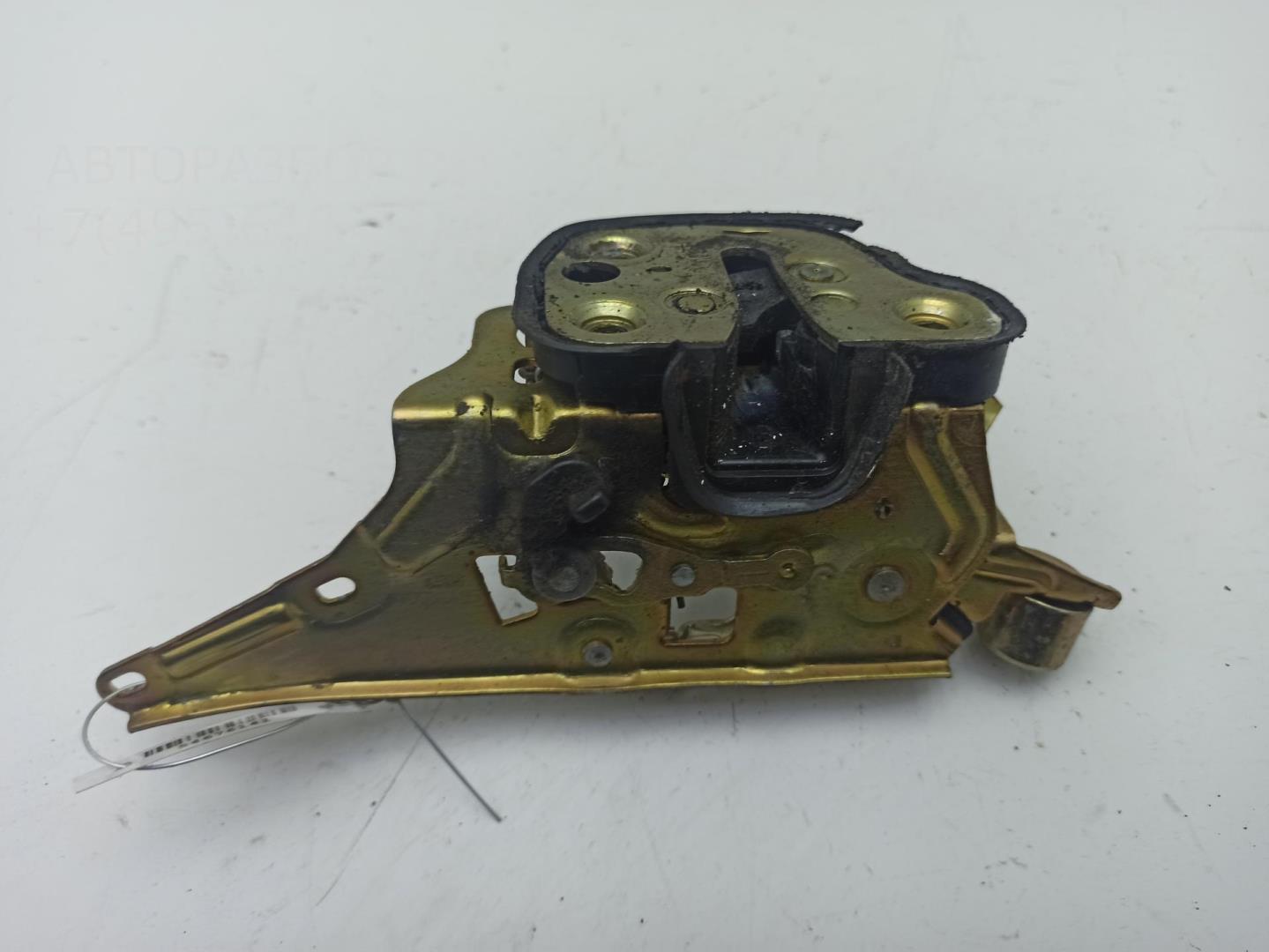 Замок двери задней левой