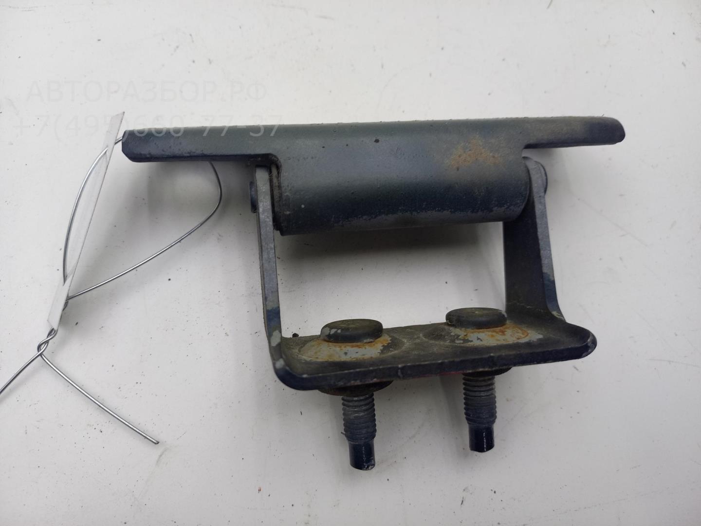 Петля крышки багажника