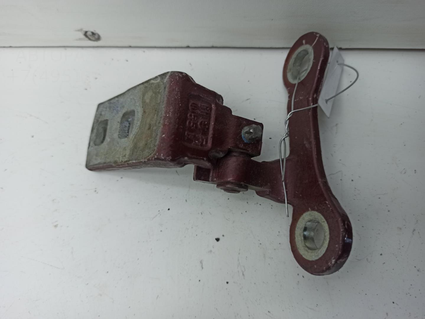 Петля двери