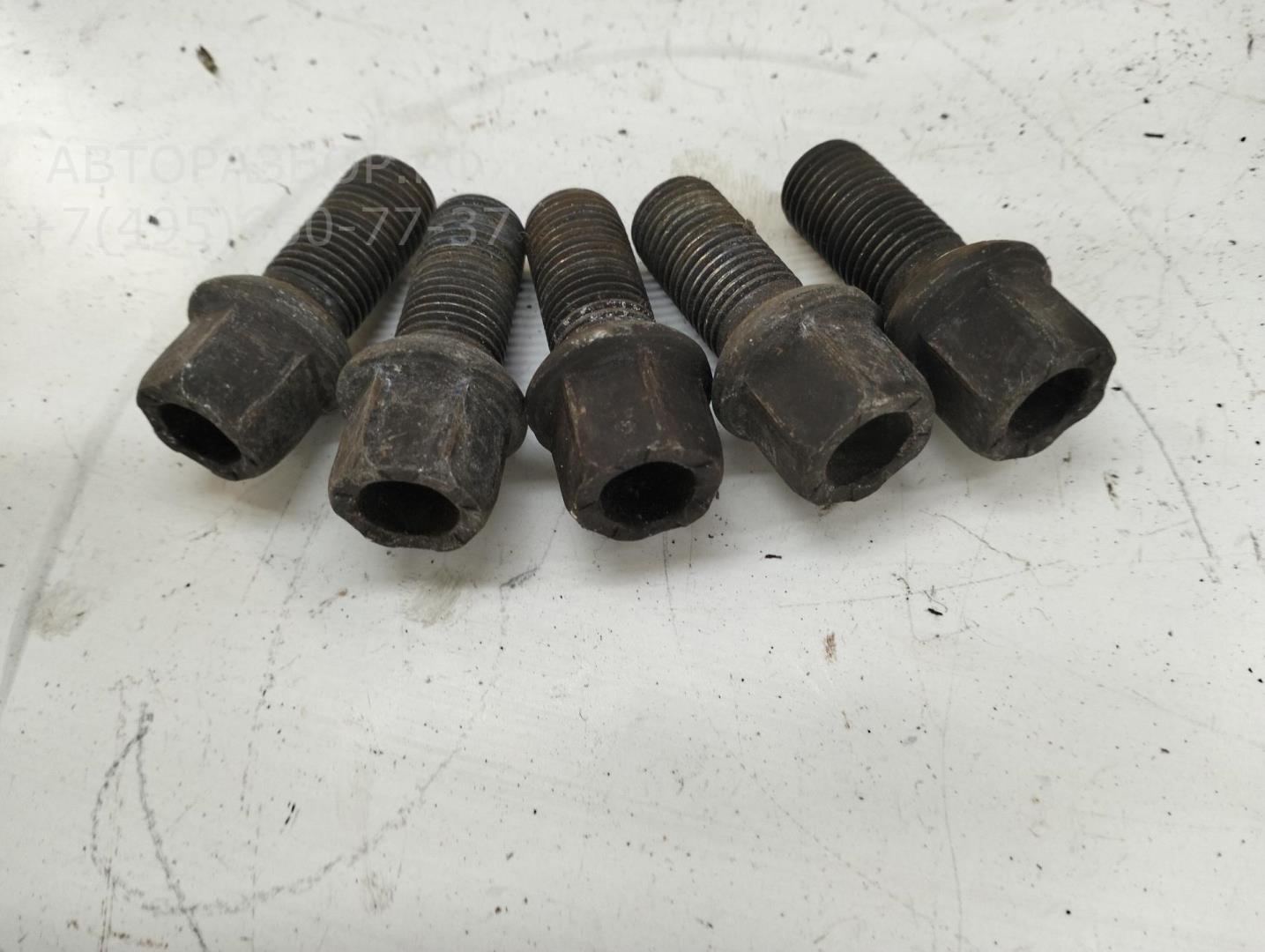 Болт колесный