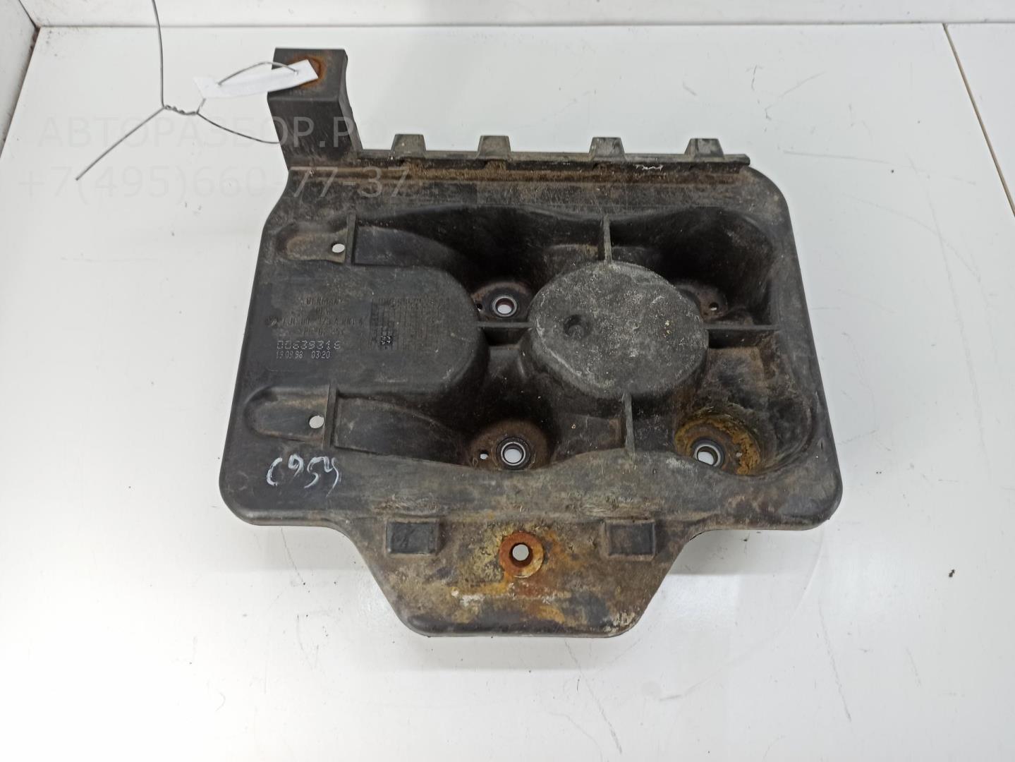Крепление АКБ (корпус/подставка) для A3 (8L1) 1996-2003