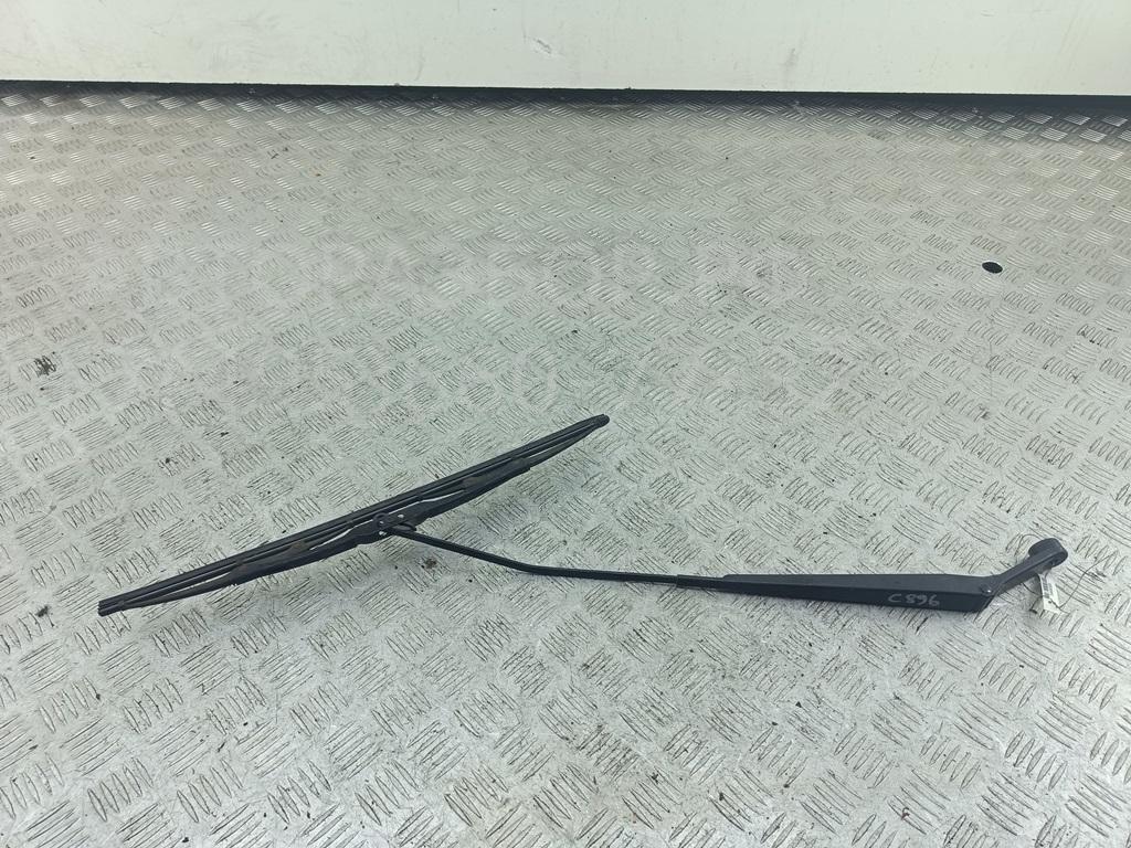 Поводок стеклоочистителя передний правый