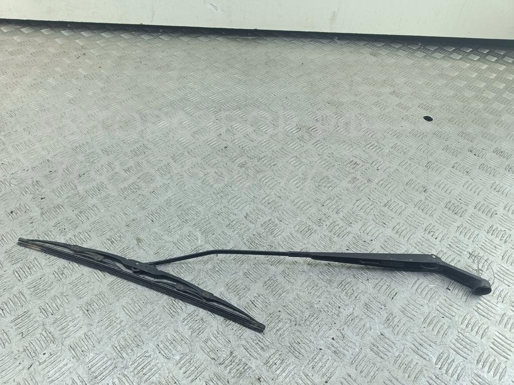 Поводок стеклоочистителя передний правый