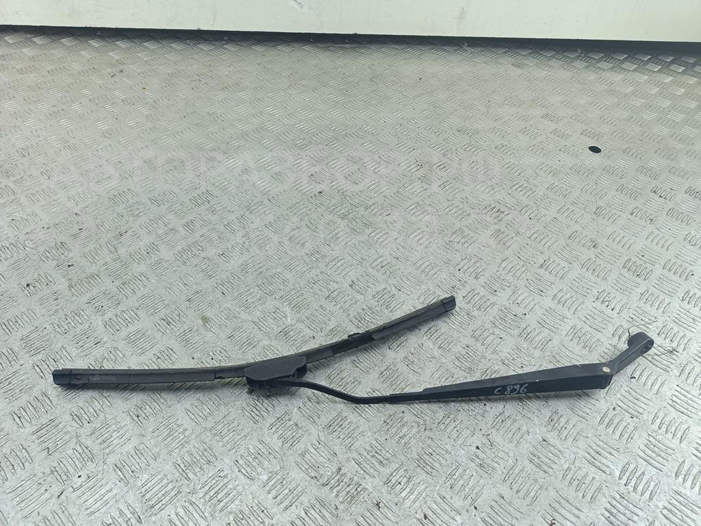 Поводок стеклоочистителя передний левый