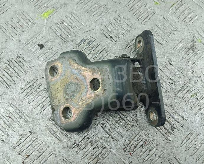 Петля двери