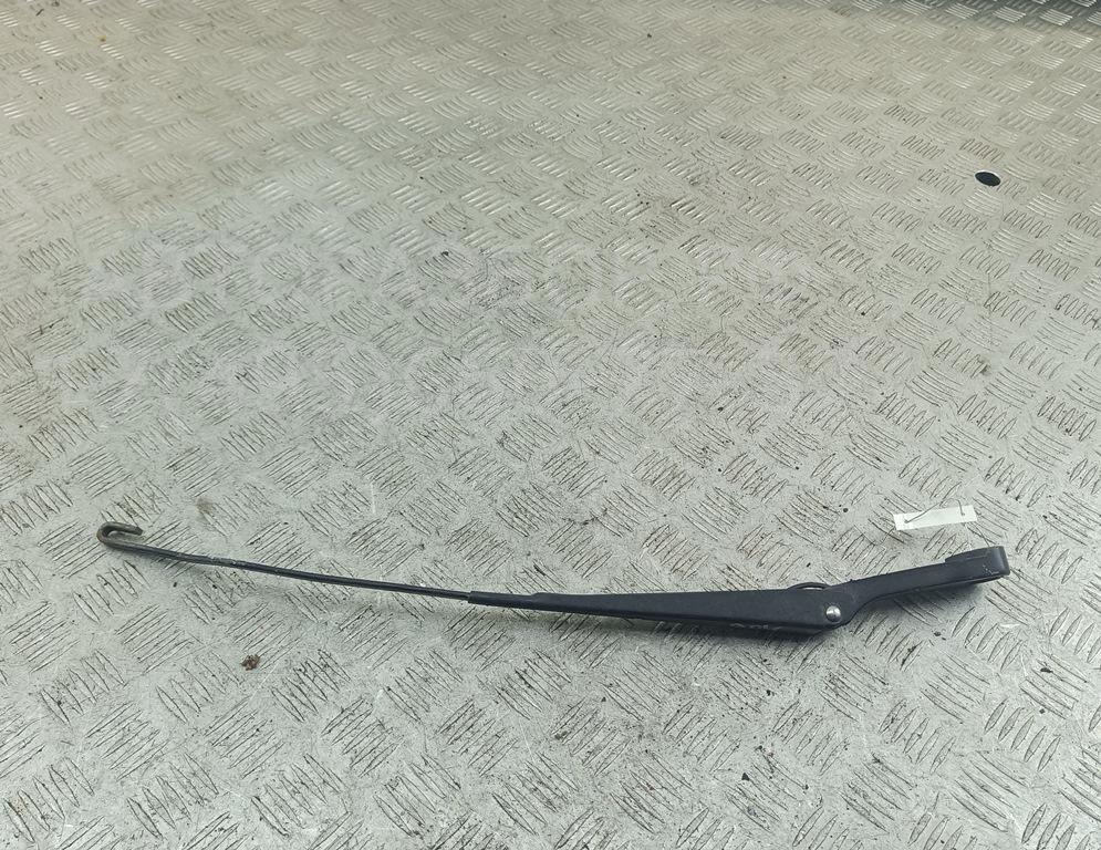 Поводок стеклоочистителя передний левый