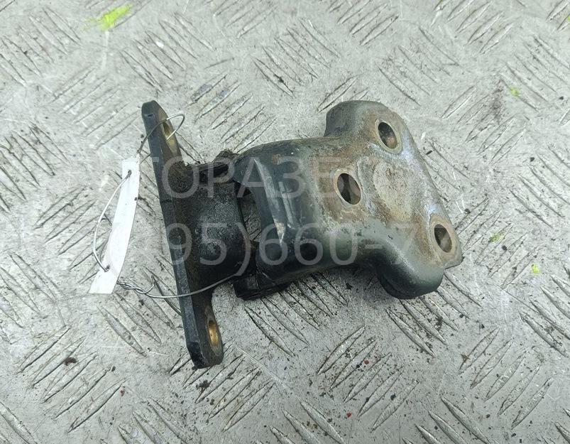 Петля двери