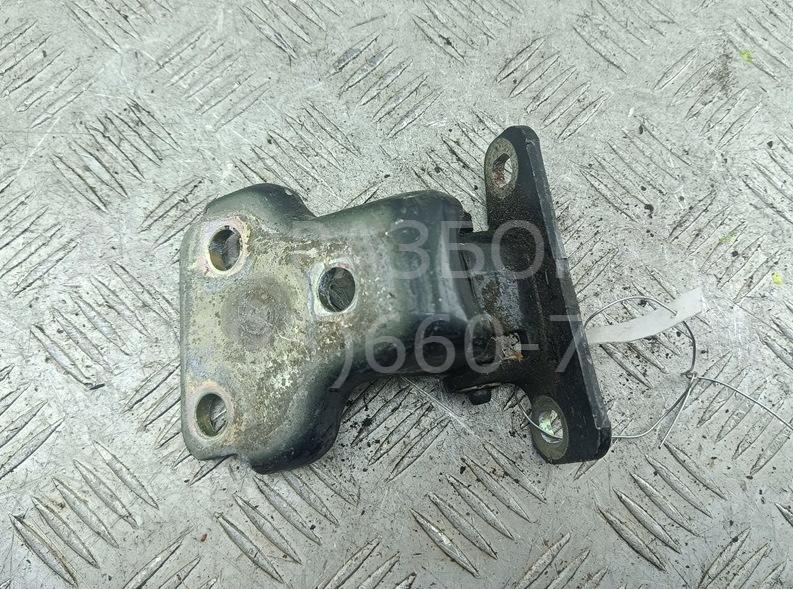 Петля двери