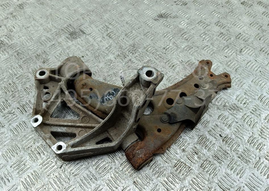 Рычаг передний левый