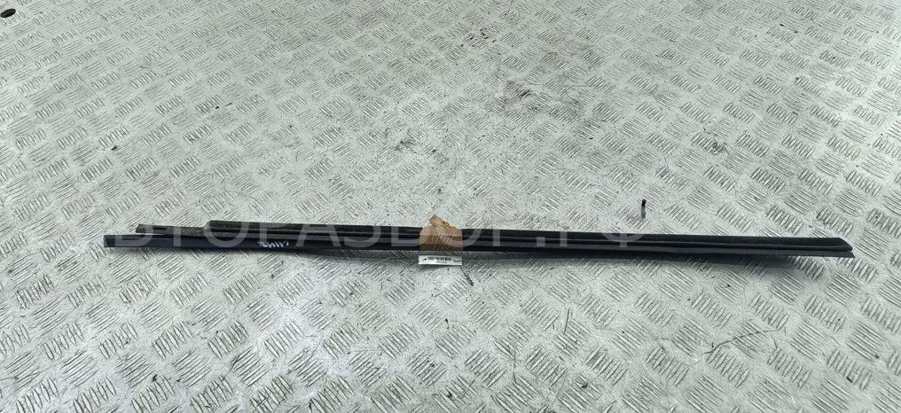 Накладка стекла переднего правого