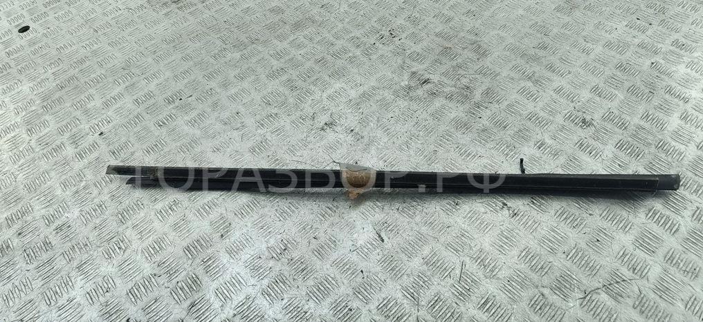 Накладка стекла переднего правого