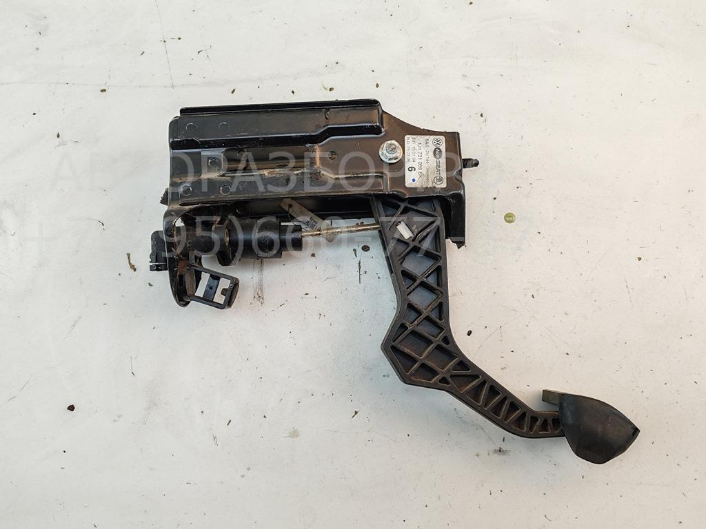 Педаль сцепления