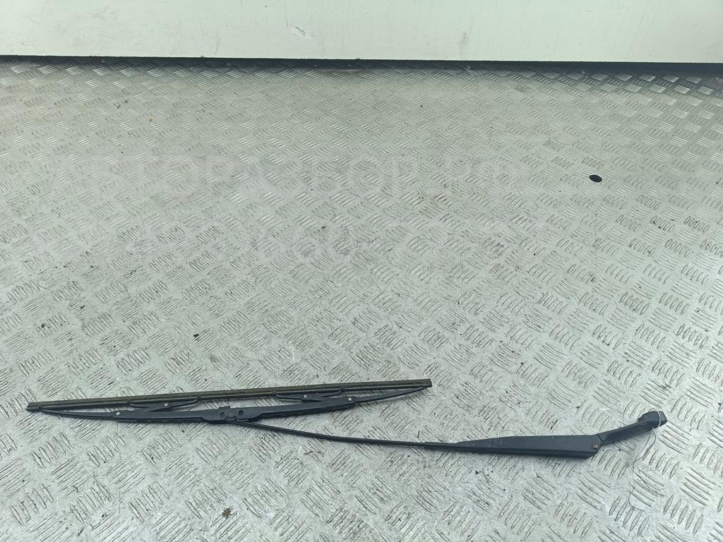 Поводок стеклоочистителя передний правый