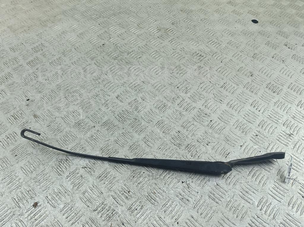 Поводок стеклоочистителя передний левый