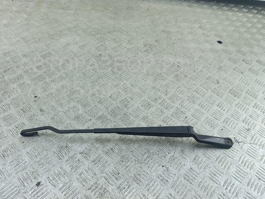 Поводок стеклоочистителя передний левый