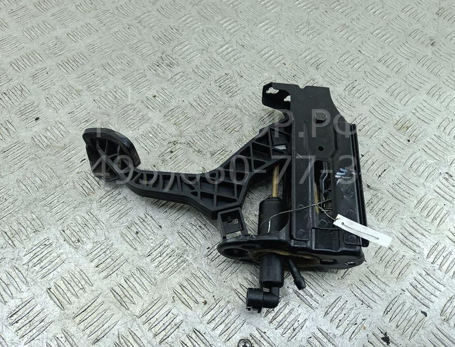 Цилиндр сцепления главный