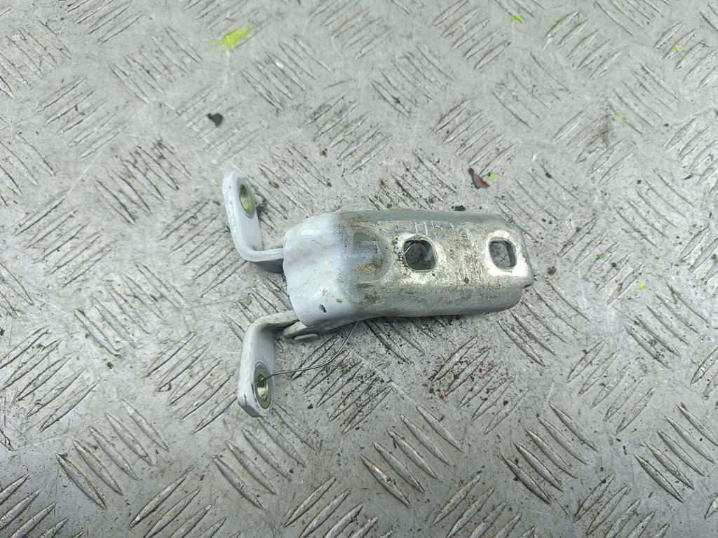 Петля двери