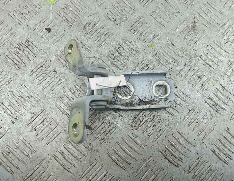 Петля двери