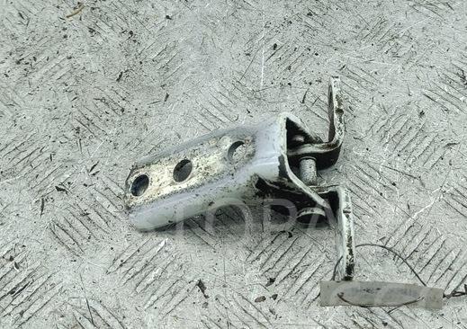 Петля двери