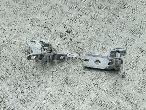 Петля двери