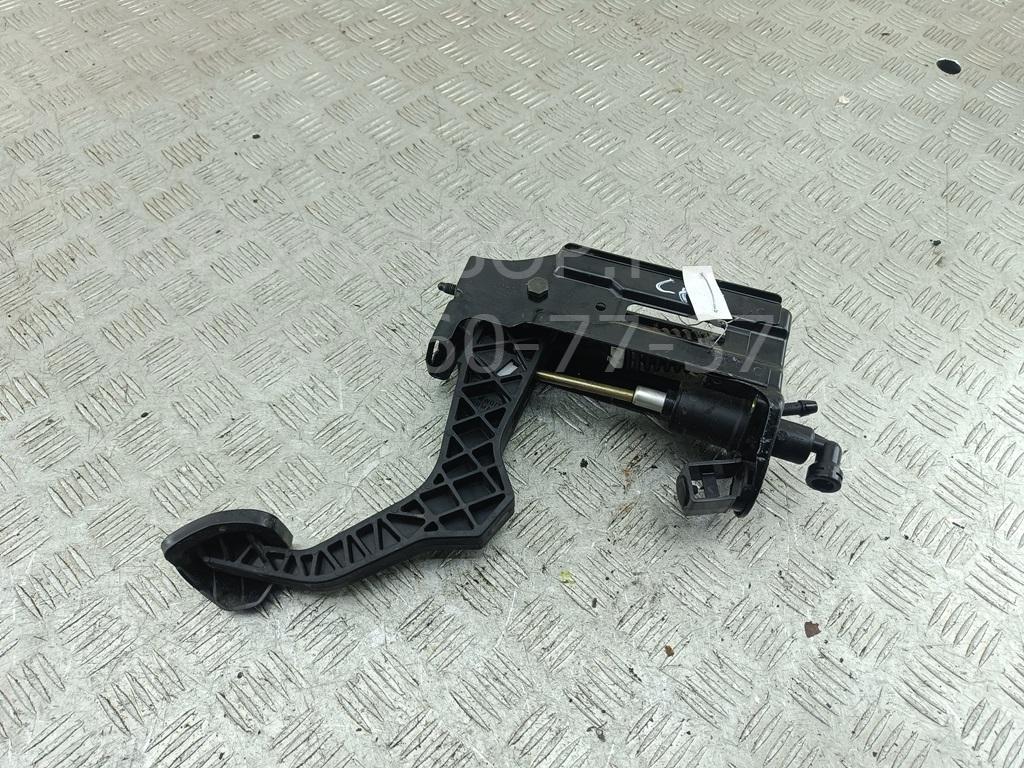 Цилиндр сцепления главный