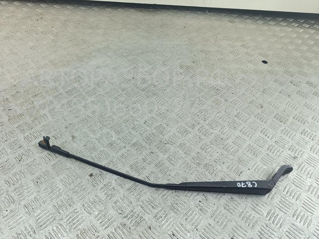 Поводок стеклоочистителя передний левый