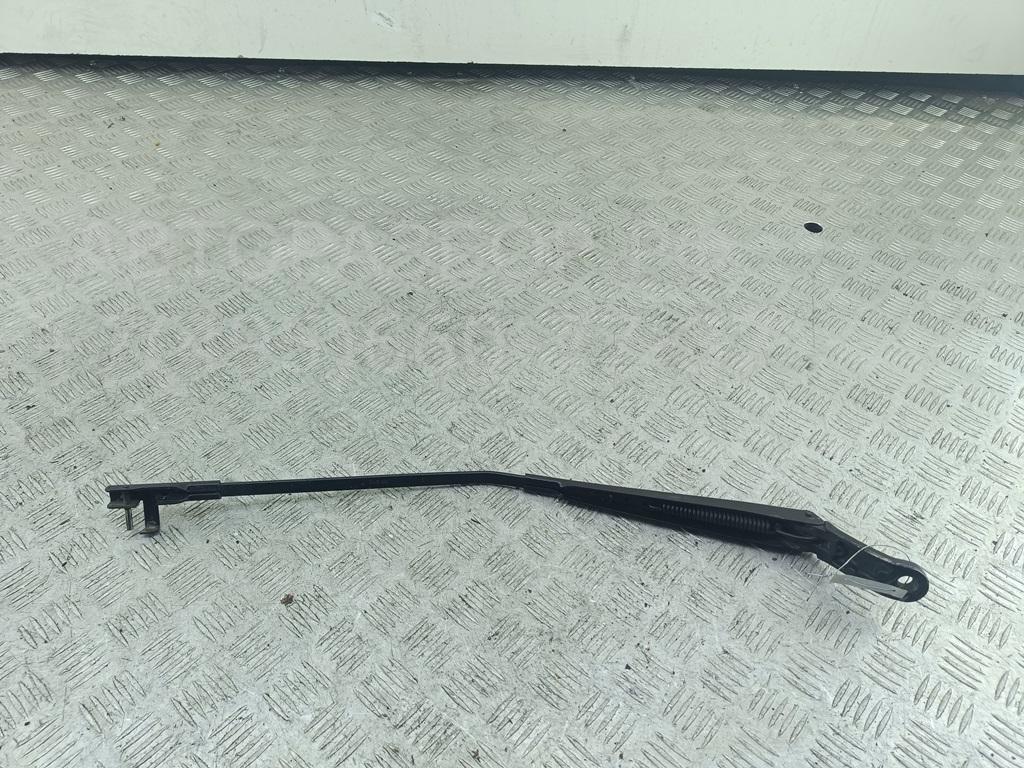 Поводок стеклоочистителя передний левый