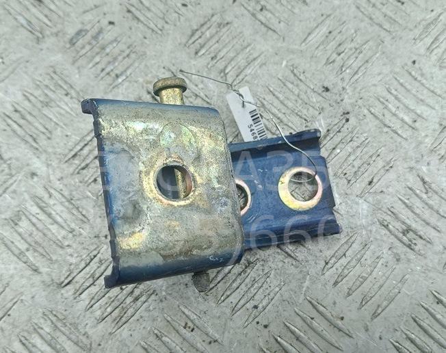 Петля двери