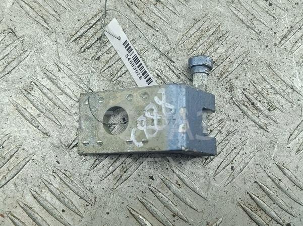 Петля двери