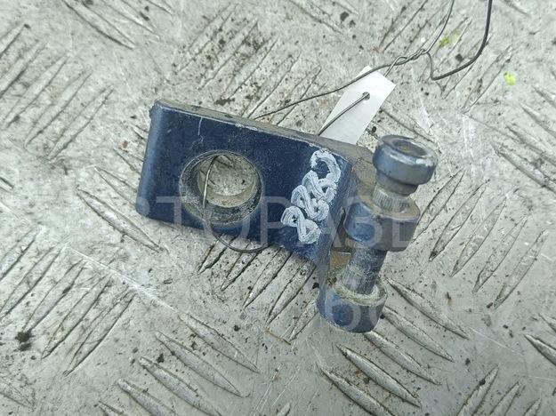 Петля двери