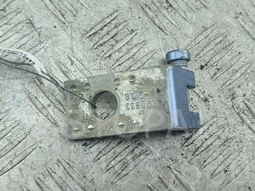 Петля двери