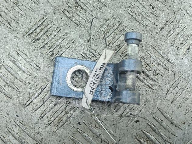 Петля двери