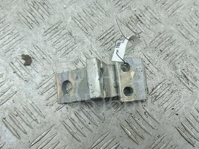 Петля двери