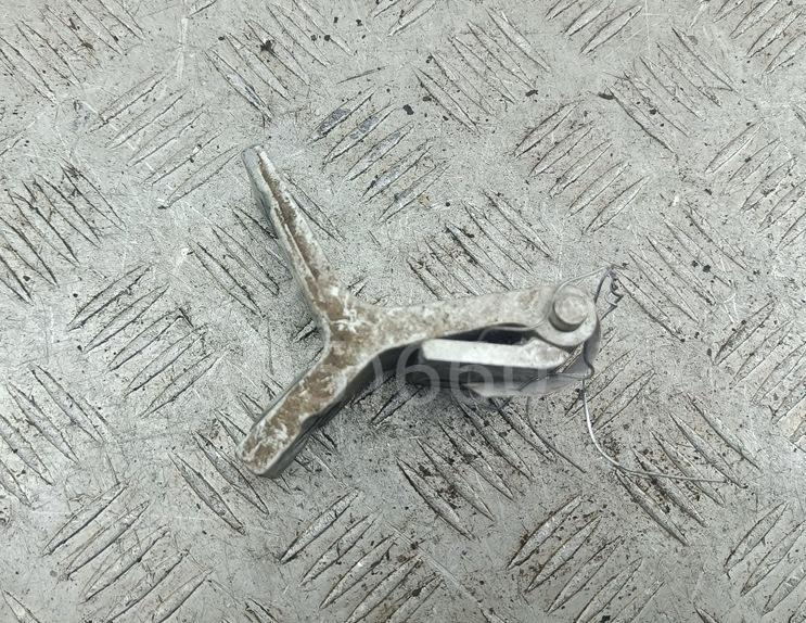 Петля двери