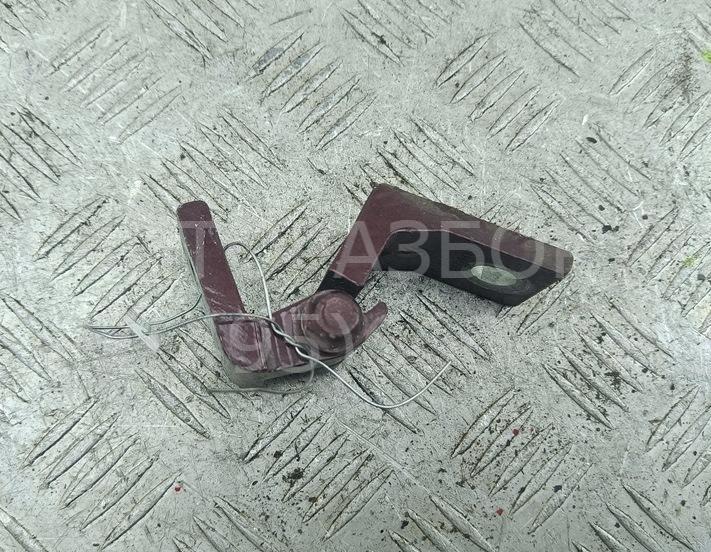 Петля двери