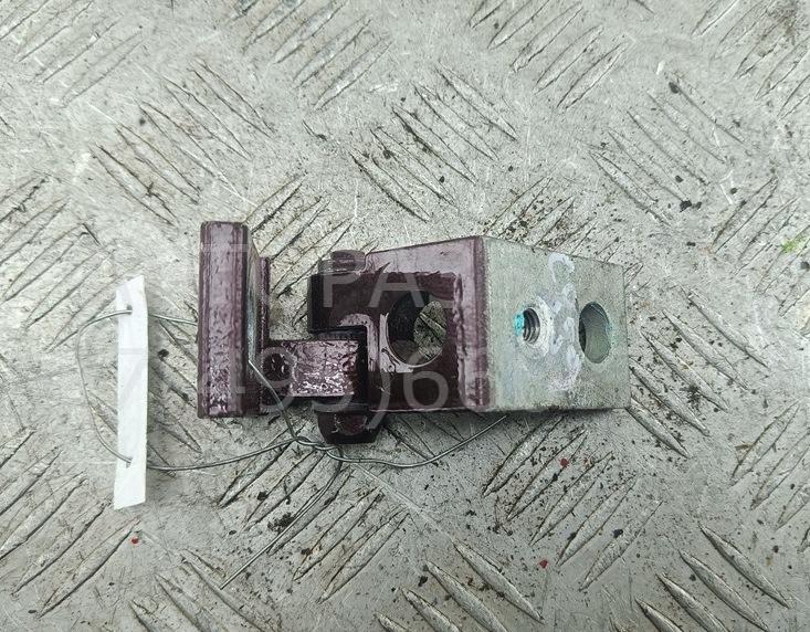 Петля двери