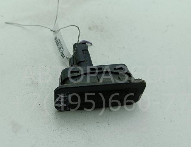 Кнопка открывания багажника